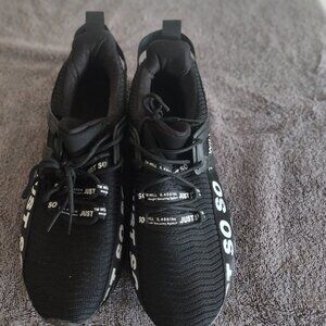 Womens Just So So Black Sneakers size Size 9
